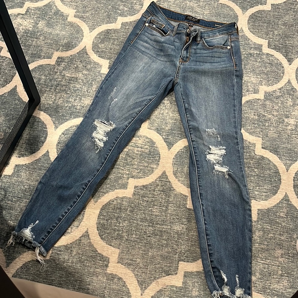 Distressed Judy blues size 5/27 super comfy and stretchy